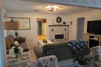 Image de Beachy family friendly 3-bedroom house in peaceful Monroe with Lake Erie views.