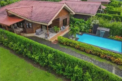 Image de Modern 3br Cabin w/ Ac, Private Pool & Jacuzzi in La Fortuna