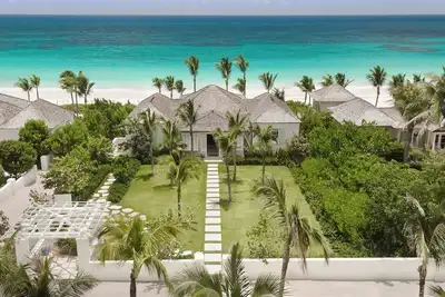 Sitting Pretty - Private Beachfront Retreat Fully Staffed with Chef