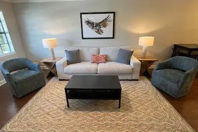 Image de 2 Blocks to Toomer’s Corner! New Listing!