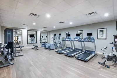 Image de Ada Suite Near Iah | Free Shuttle & Breakfast