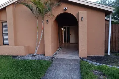 Image de Fabulous 3-bedroom villa with Ac in sunny Tampa