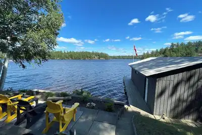 Image de West Arm cottage with panoramic views, boathouse