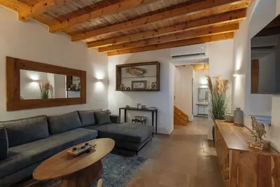 Image de In the heart of Lindos. Stay in a stylish, fully air conditioned 4 bedroom Villa