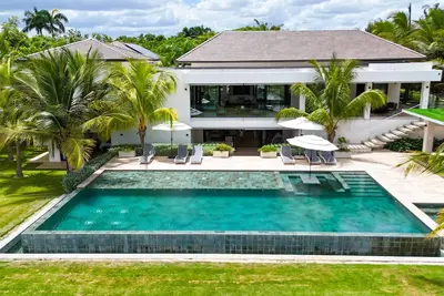 Image de Total Luxury in a Country House : 6 Bedrooms, Pool, Jacuzzi and Staff Included