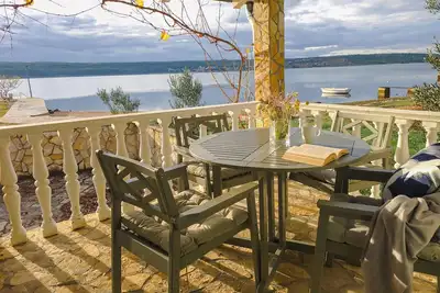 Image de Maison de 2 chambres en bord de mer à Krusevo