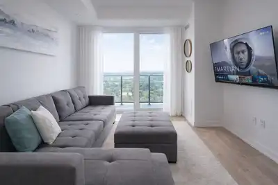 Image de Executive King Condo With Home Cinema | Bowling, Pool, Gym, Sauna, Hot Tub, Lounge