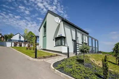 Image de Modern home in vineyards with shared sauna