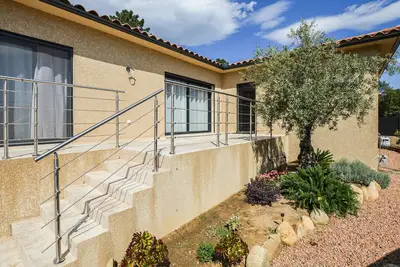 Image de Villa spacieuse avec piscine