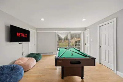 11br Retreat w Pool & Game Room