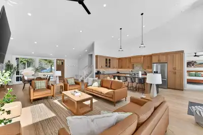 Image de Summit House- new home, sleeps 16, quiet neighborhood-, hot tub, pet friendly