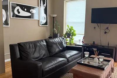 Image de Elegant 3br/2ba Hyde Park Retreat ~ Private Deck ~ Near UChicago & Lakefront