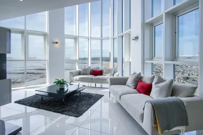 Image de High Floor Meridian Tower - 3 Bedroom - Swansea