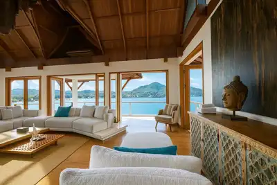 Image de Villa Nevaeh embraces the beauty of its Ocean-front location