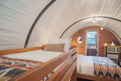 Image de Ozark Wagon with Fishing, Hiking, Fire pit & Kayak