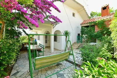Image de Appartement de deux chambres avec la terrasse Mavarstica, Ciovo (A-25405-d)