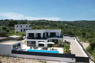 Image de Maison pour la famille avec la piscine Rogac, Solta (K-25444)