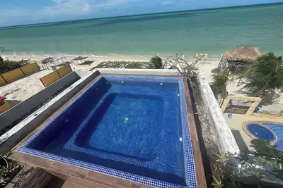 Image de Complete Beachfront Villa with Pool | 5 Bedrooms | 8 Baths