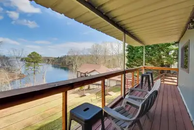 Hike & Fish: Lake Keowee Retreat w/ Shared Dock!