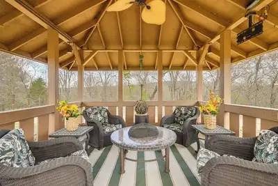 Image de Ozark Getaway w/ Pond, Fire Pit & Patio