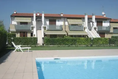 Image de Appartement de charme avec piscine près du centre historique de Lazise.