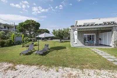 Image de Topos Maisonette Left by RentalsPro - Kalives Halkidiki