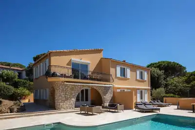 Image de Villa Jardin des Trois : piscine privée, 3 appartements, mer & golf à proximité