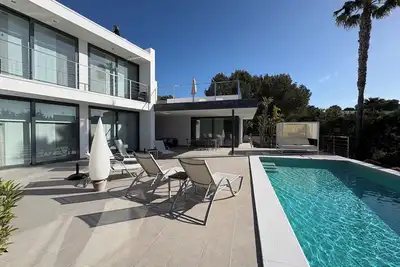 Image de Villa de luxe à Ibiza –À 3 min à pied de la plage, piscine et espaces extérieurs