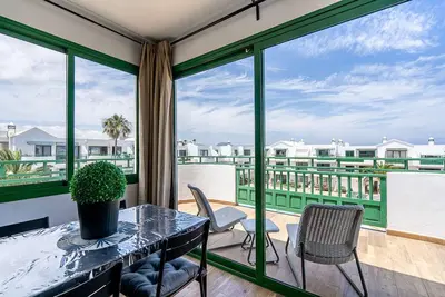 Image de Centrally located in a quiet residential area in Costa Teguise with beach access