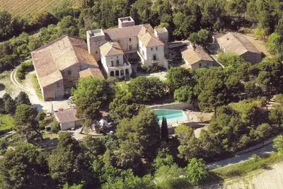 Image de demi-château de Paulignan pour 15 personnes