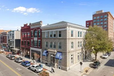 Image de Cornerstone at Front and Chestnut-We love dogs!