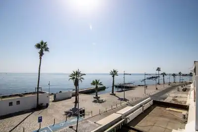 Phaedrus Living: Seafront Residence Lighthouse 52