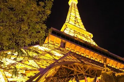 Image de 120 m² 4 Minutes From The Eiffel Tower on Avenue de Suffren-A Plush Luxury Abode