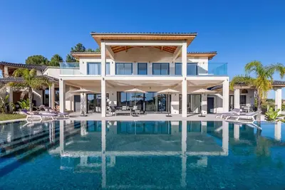 Image de Villa Luxe Scl - Piscine miroir chauffée & Spa - Classée 5*