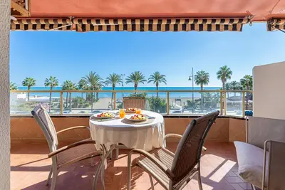 Image de Lapaella- Modern apartment in first line of the beach