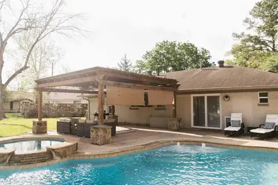 Image de Luxury Pool+Hot Tub | Family & Pet Friendly