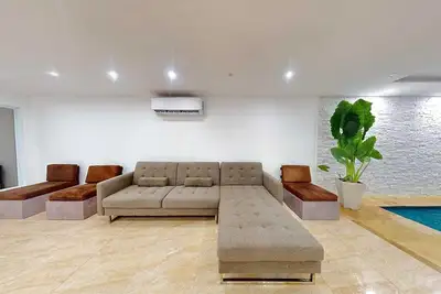 Image de Modern 3br Apt  Ac + Comfort & Style