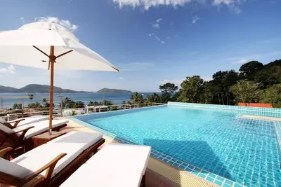 Image de Baycliff - seaview 2 bedroom apt with jacuzzi, pool and kitchen in Patong