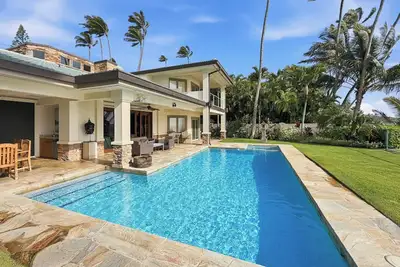 Image de Portlock Oceanfront Estate: Luxe Beachfront Villa w/ Pool & Ocean Views
