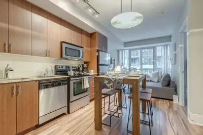 Modern 1br Downtown Condo near everything, Sleeps 4