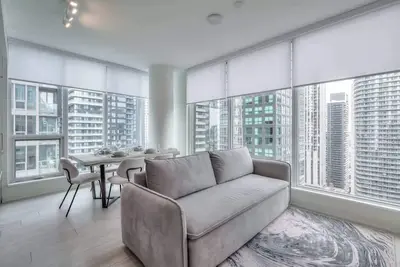 Image de Stylish 2br in Entertainment District + Fast WiFi