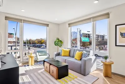 Image de New! Boston 4 Bedroom - 3 bathroom suite with full kitchen plus washer and dryer.