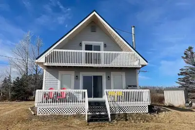 Image de Ocean Front Cozy Cottage Overlooking Prince Edward Island.