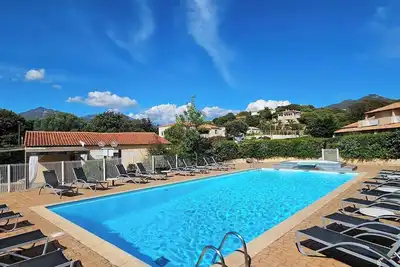 Image de Entre mer, piscine et maquis, T2 avec panorama