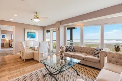 Promenade 502 - Top-Floor Oceanfront Penthouse