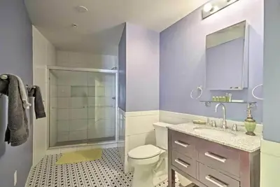 Modern Downtown Stay Near Harbor & Stadiums