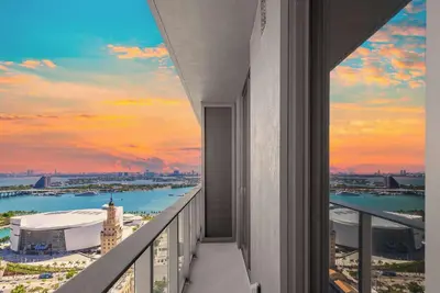 Image de Elevated Stay in Modern 1br and Den in Downtown Miami