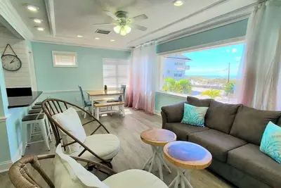 Image de New! Amazing Beach & Sunset Views! Fully Renovated