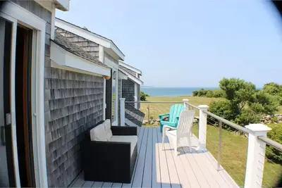 Image de Relaxing Spring Street Cottage with Ocean Views