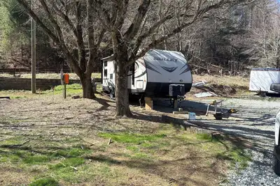 Image de Riverfront Camper -sleeps 4 in charming Todd, Nc. Perfect for fishing and tubing